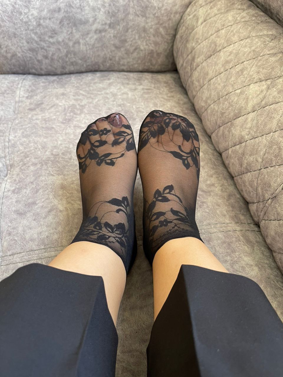 جوراب شیشه ای زنانه با نوار گیپور طرح شکوفه